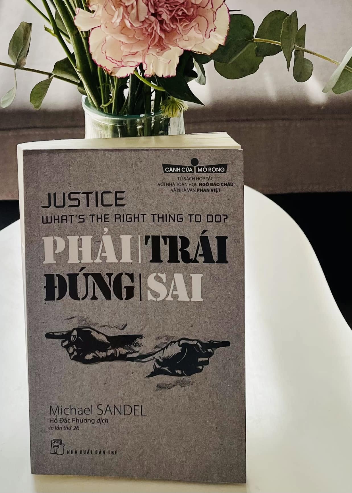 Phải, trái, đúng, sai